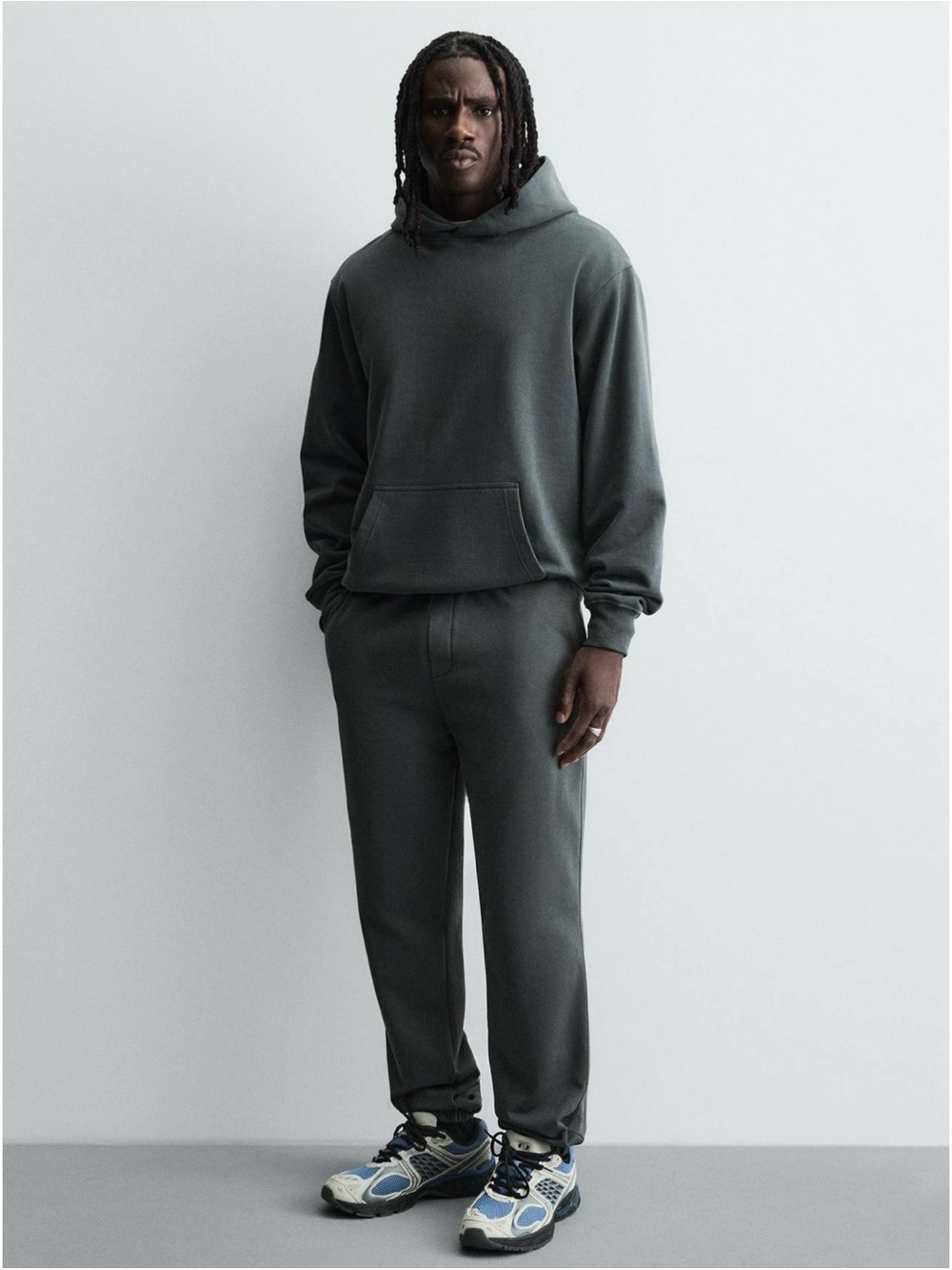 Zara Men's Black Hooded Sweatshirt